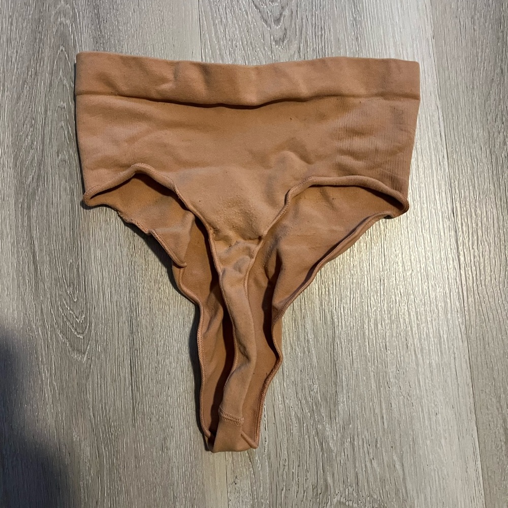 SKIMS beige thong shapewear L/XL